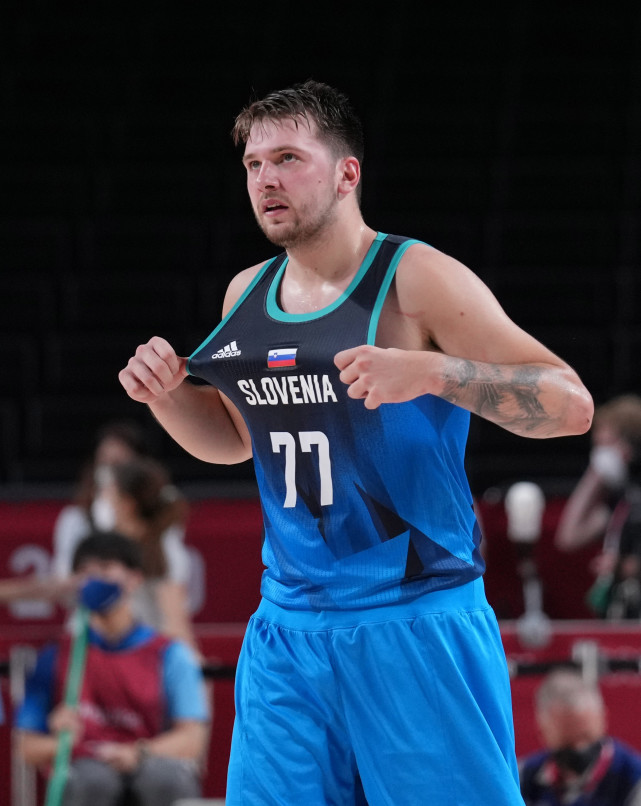 篮球湖人主帅公开力挺球队核心：不可动摇（湖人主帅公开声援核心球员：地位不可撼动）