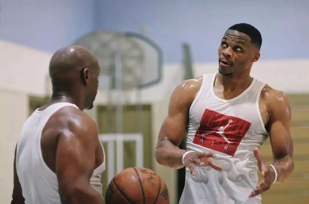 利雅得胜利vs赛哈特海湾：C罗领衔，马内、菲利克斯首发出战（利雅得胜利迎战赛哈特海湾：C罗率队，马内与菲利克斯先发亮相）