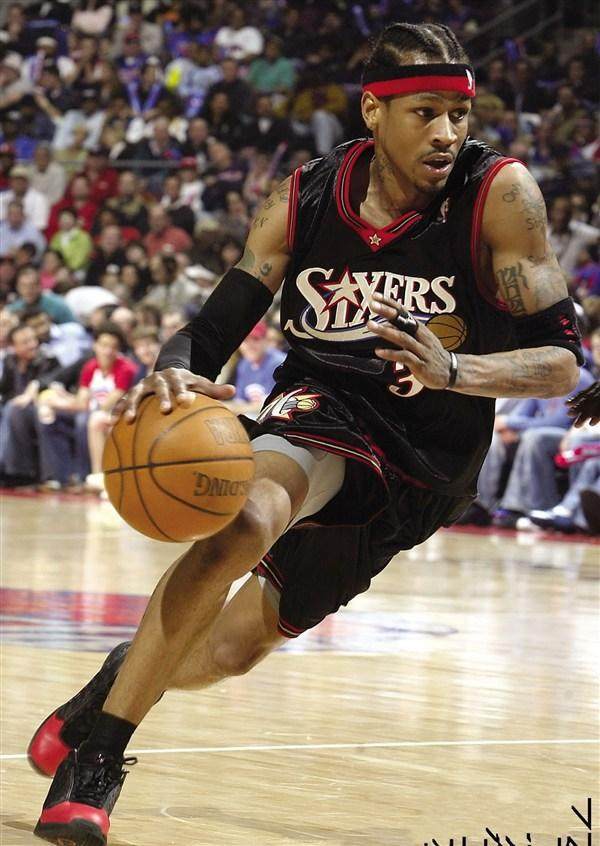 苏格兰女足队长卡思伯特与中国队比赛时头部受伤，被紧急送医（苏格兰女足队长卡思伯特在对华比赛中头部受伤，紧急送往医院）