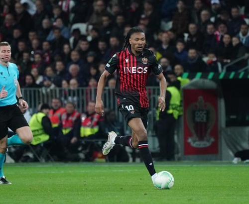 媒体人：郑智执教西海岸也不错，但不可避免地要跟邵佳一对比（媒体人：郑智执教西海岸合适，但难免被拿来与邵佳一比较）