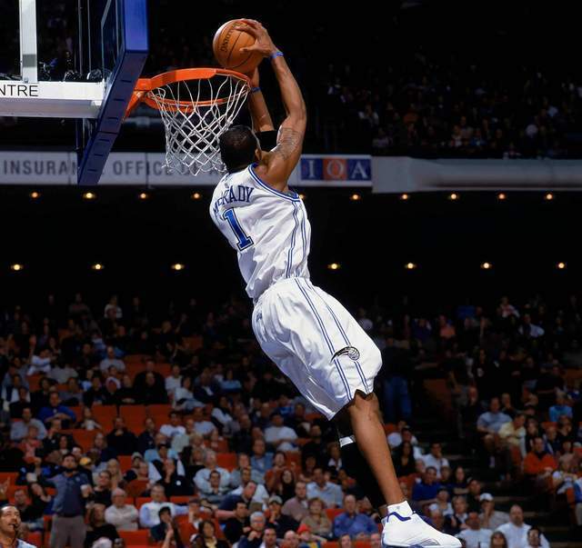 邮报：梅努希望冬窗离开曼联，有12家俱乐部对他感兴趣（邮报：梅努盼今冬离开曼联，12家球队有意引进）