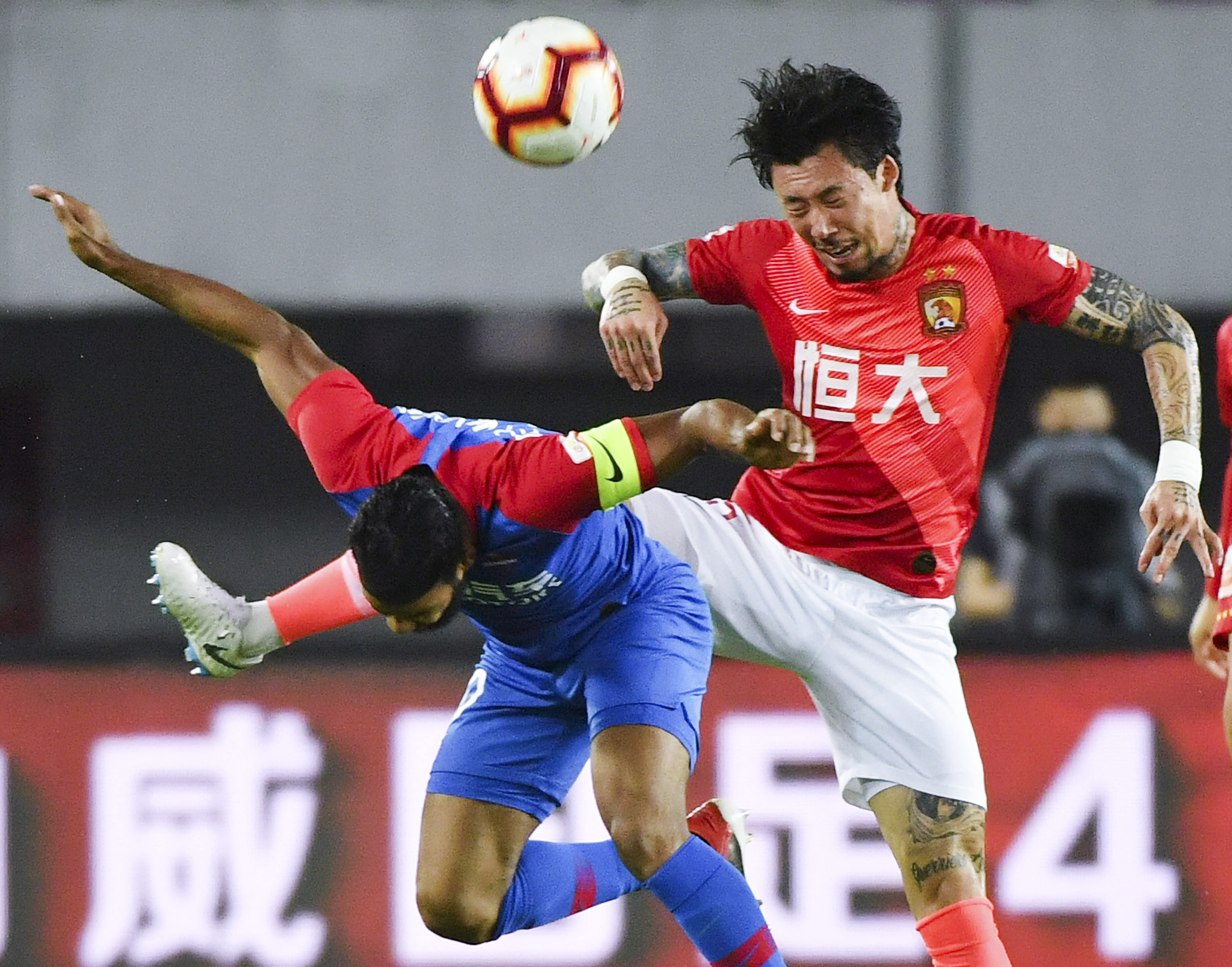 WTT总决赛男单8强对阵：王楚钦vs大勒布伦，向鹏vs林诗栋（WTT总决赛男单八强对阵揭晓：王楚钦迎战大勒布伦，向鹏对决林诗栋）